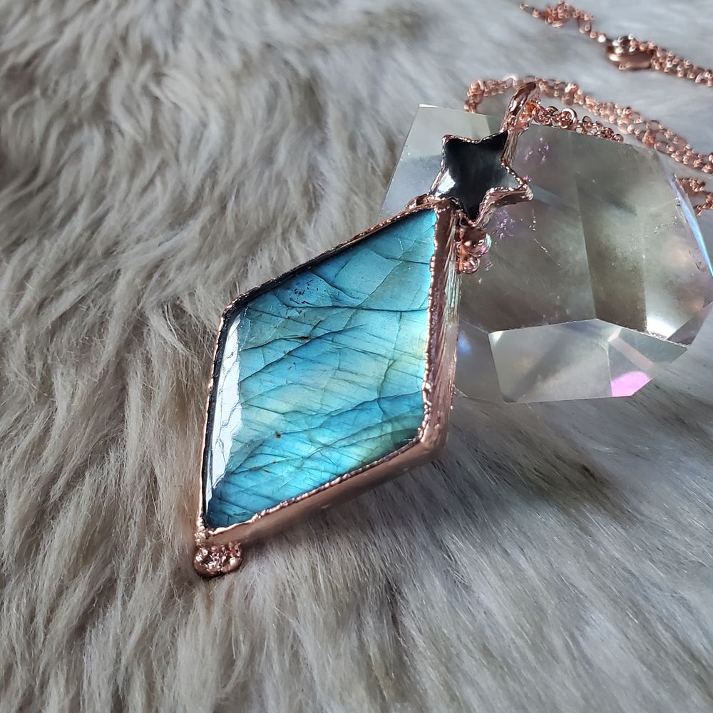 Ocean Spell - Watery Blue Labradorite Necklace 