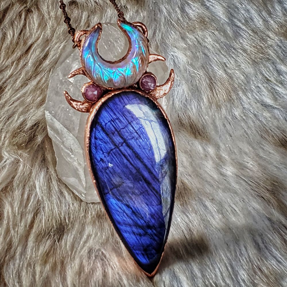 Regalia - Purple labradorite necklace